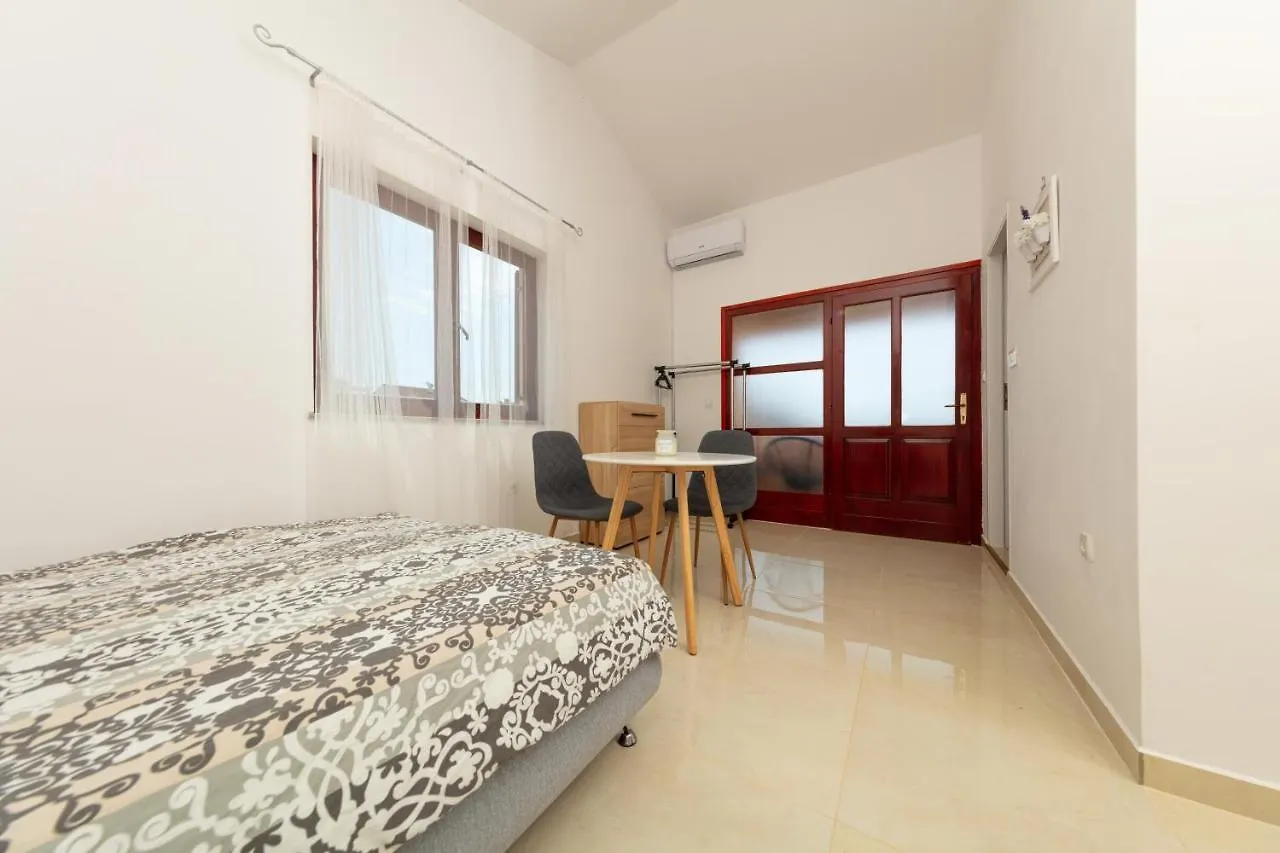 Villa Lili Pula Apartment